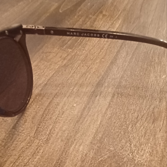 Marc Jacobs Sunglasses with hard case - Picture 4 of 7